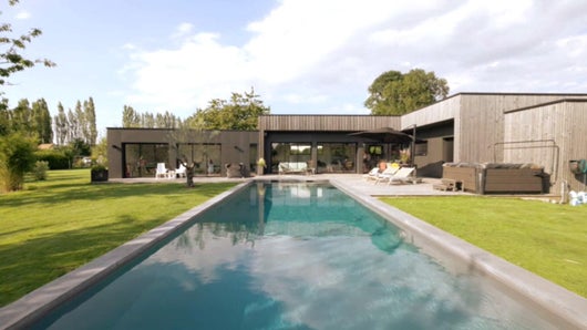 Une piscine oeuvre d'art en Normandie
