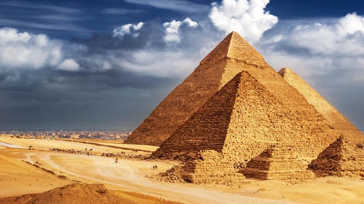 Pyramides de Gizeh : les secrets de la dernière merveille du monde