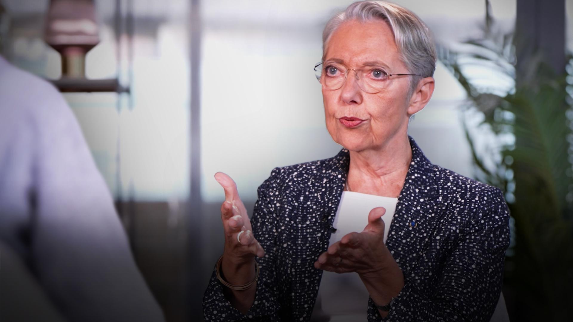Son salaire, sa vie privée, sa relation avec le président : Élisabeth Borne raconte tout