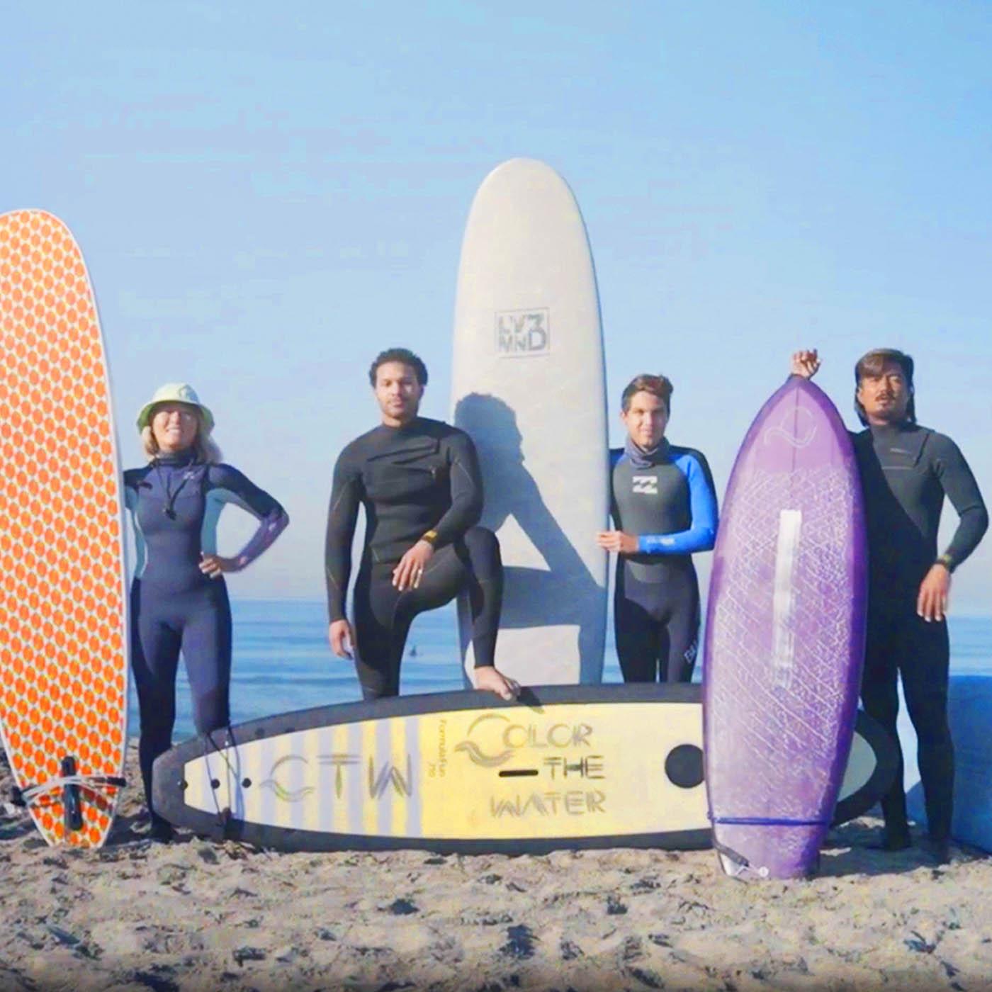 Color the Water : ils se battent pour prendre leur place sur la vague