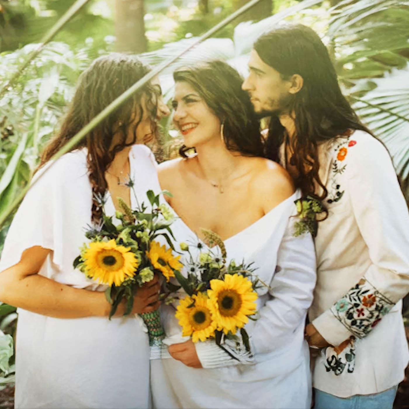 Ils se sont dit oui : le quotidien d'un mariage à trois