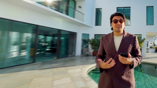 Le métier d'Enzo : vendre les plus belles villas de Miami