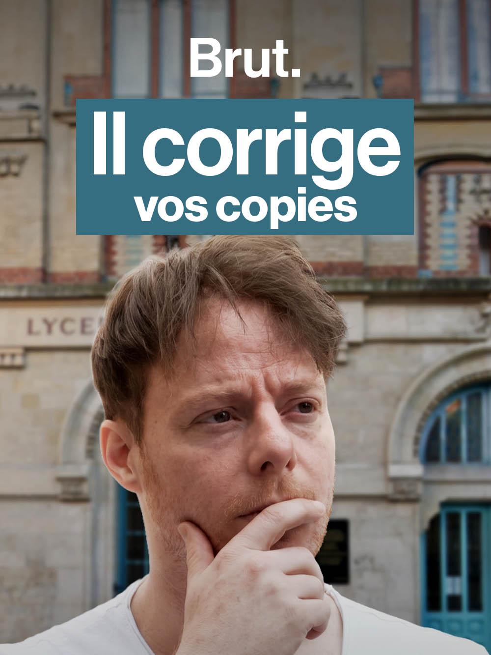 Un prof corrige les copies du bac philo à la sortie du lycée