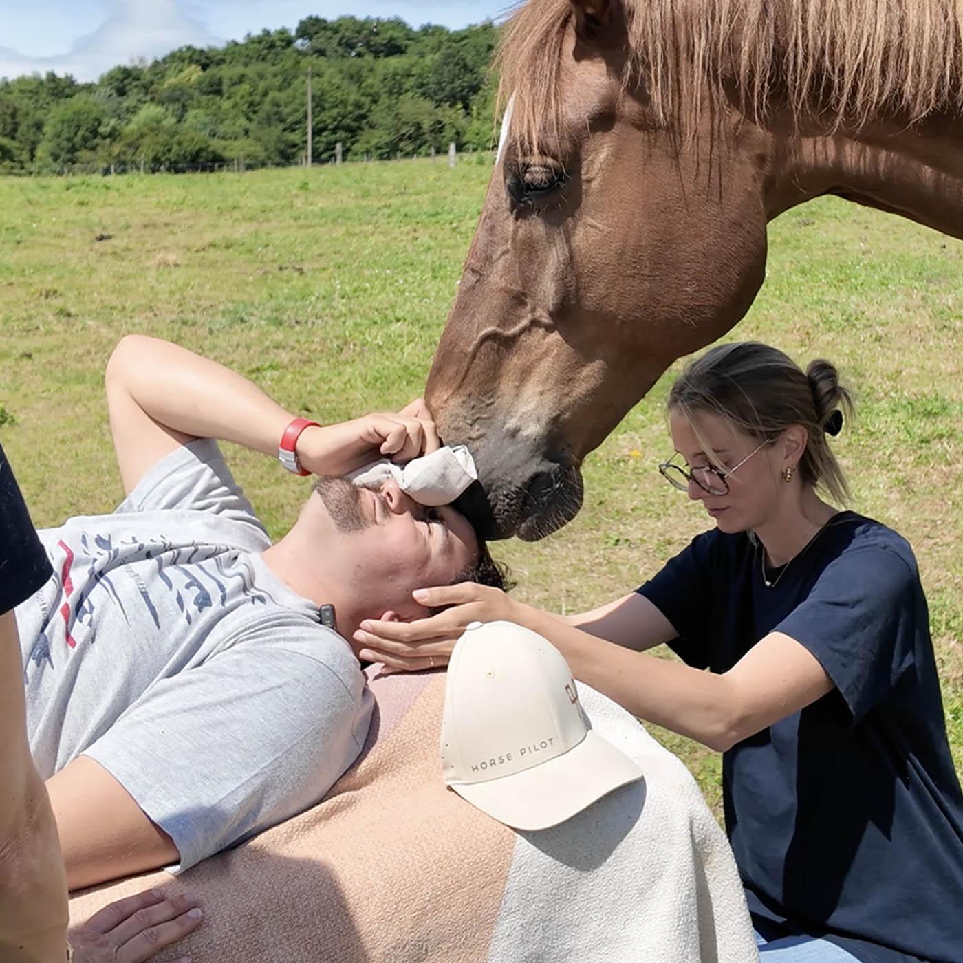 "Je ne regardais jamais les gens dans les yeux", la vie de ces enfants a changé grâce aux chevaux.
