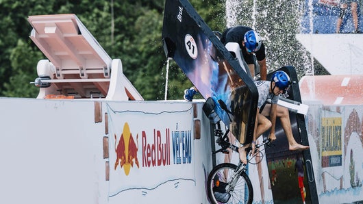 On envoie le stagiaire au Red Bull Vél'Eau