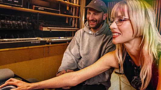 Angèle raconte les secrets de fabrication de son album "Instinct"