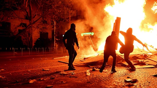 Manifestations, pillages : au cœur du chaos