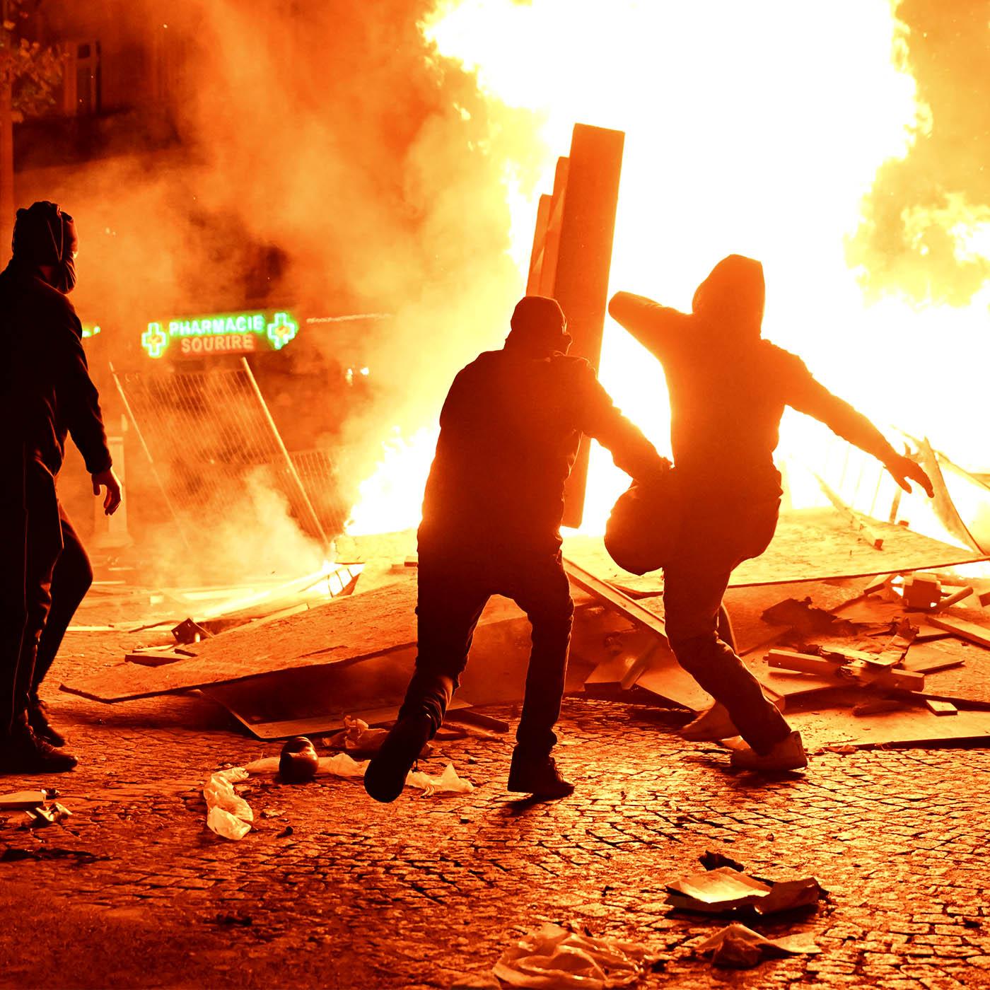Manifestations, pillages : au cœur du chaos