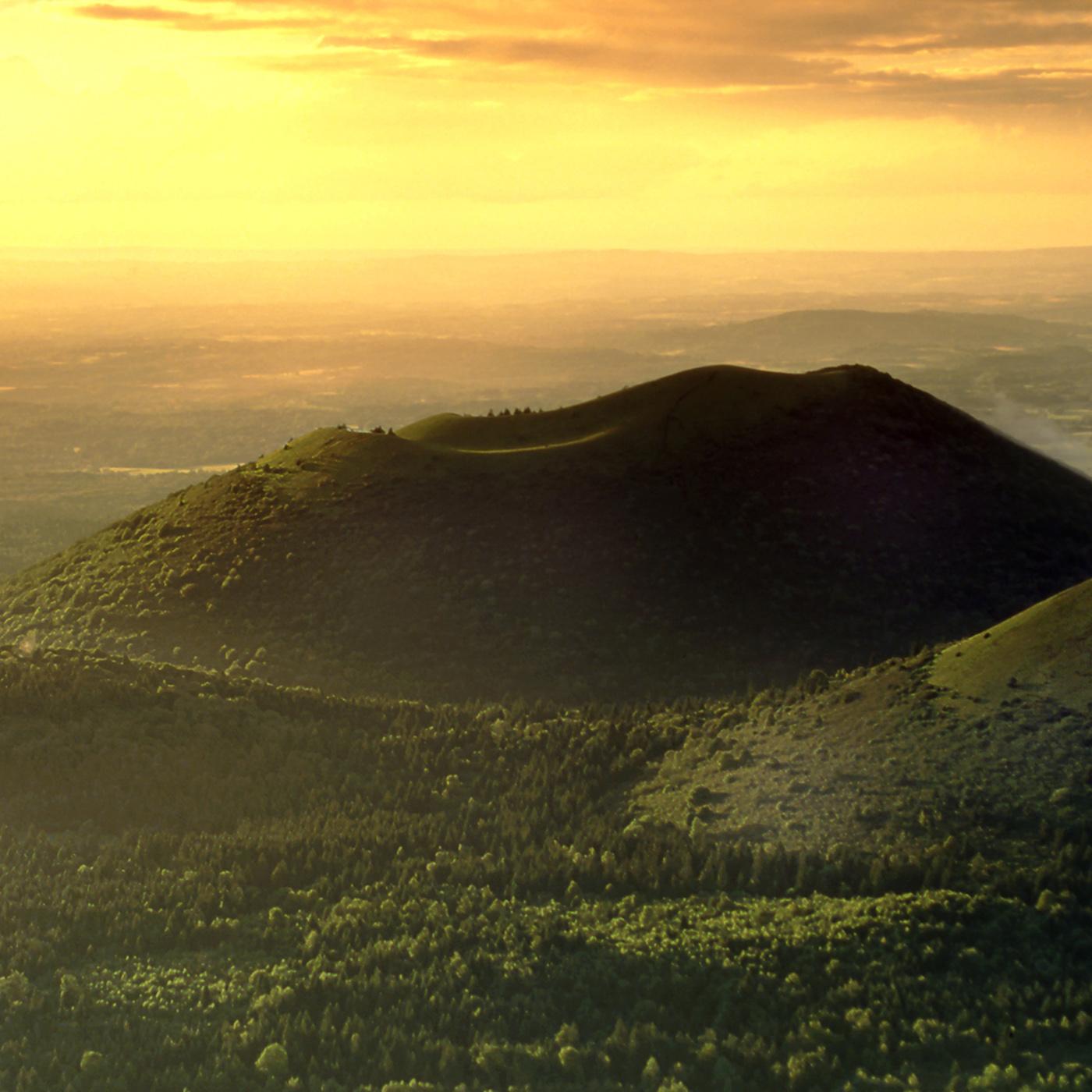 Volcans d'Auvergne : vont-ils se réveiller ?