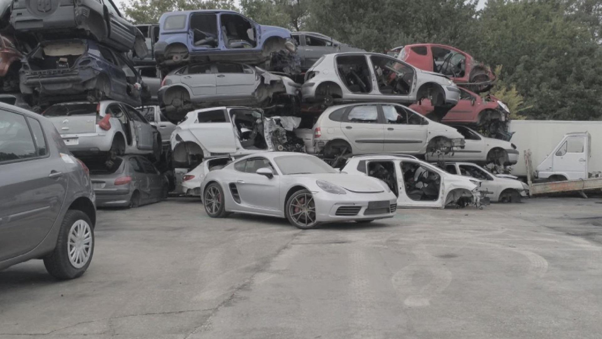Rénovation d'une Porsche Cayman inondée